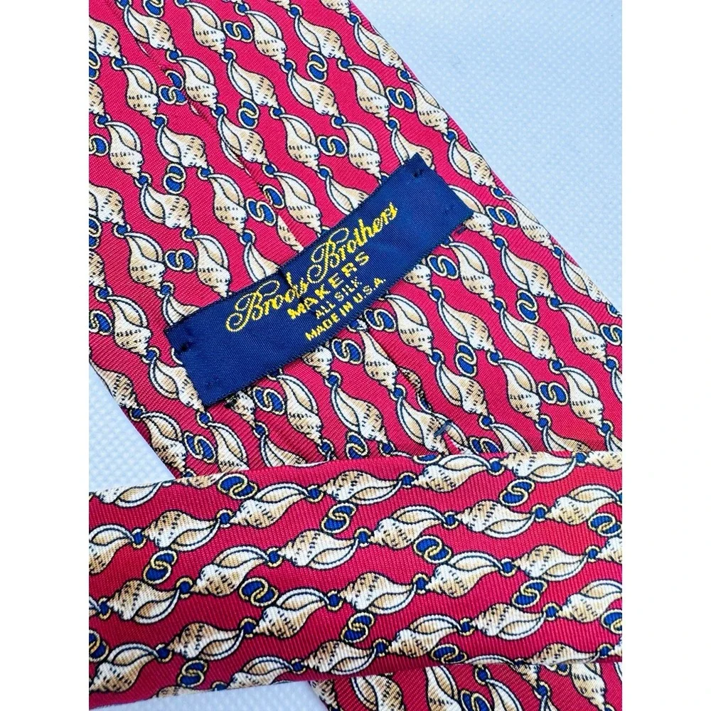Brooks Brothers Makers Silk Necktie Men Red Conch‎ Shells 3.5